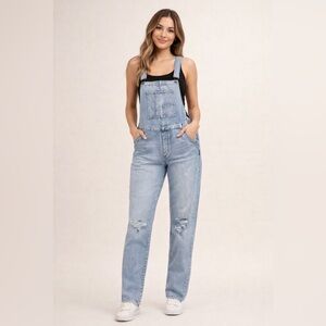 Silver Jean Co. Overalls Size 28 Light wash Denim Distressed Skinny W/ Stretch